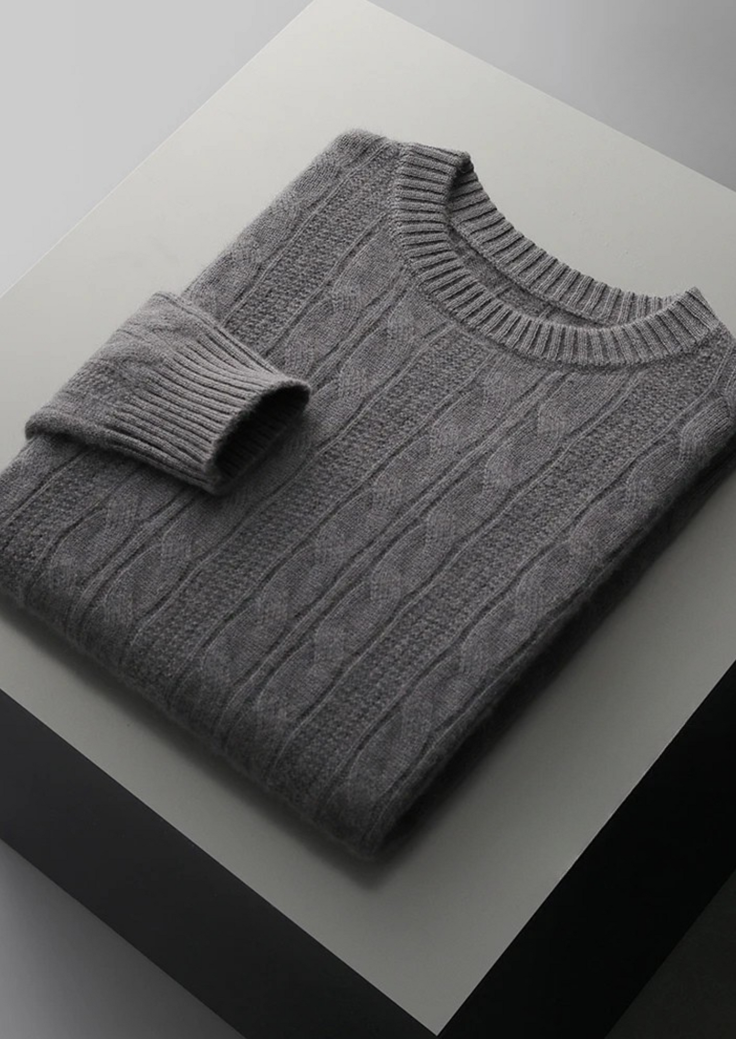 Jersey de Cuello Redondo con Trenzas de Lana Merino Extrafina Pura
