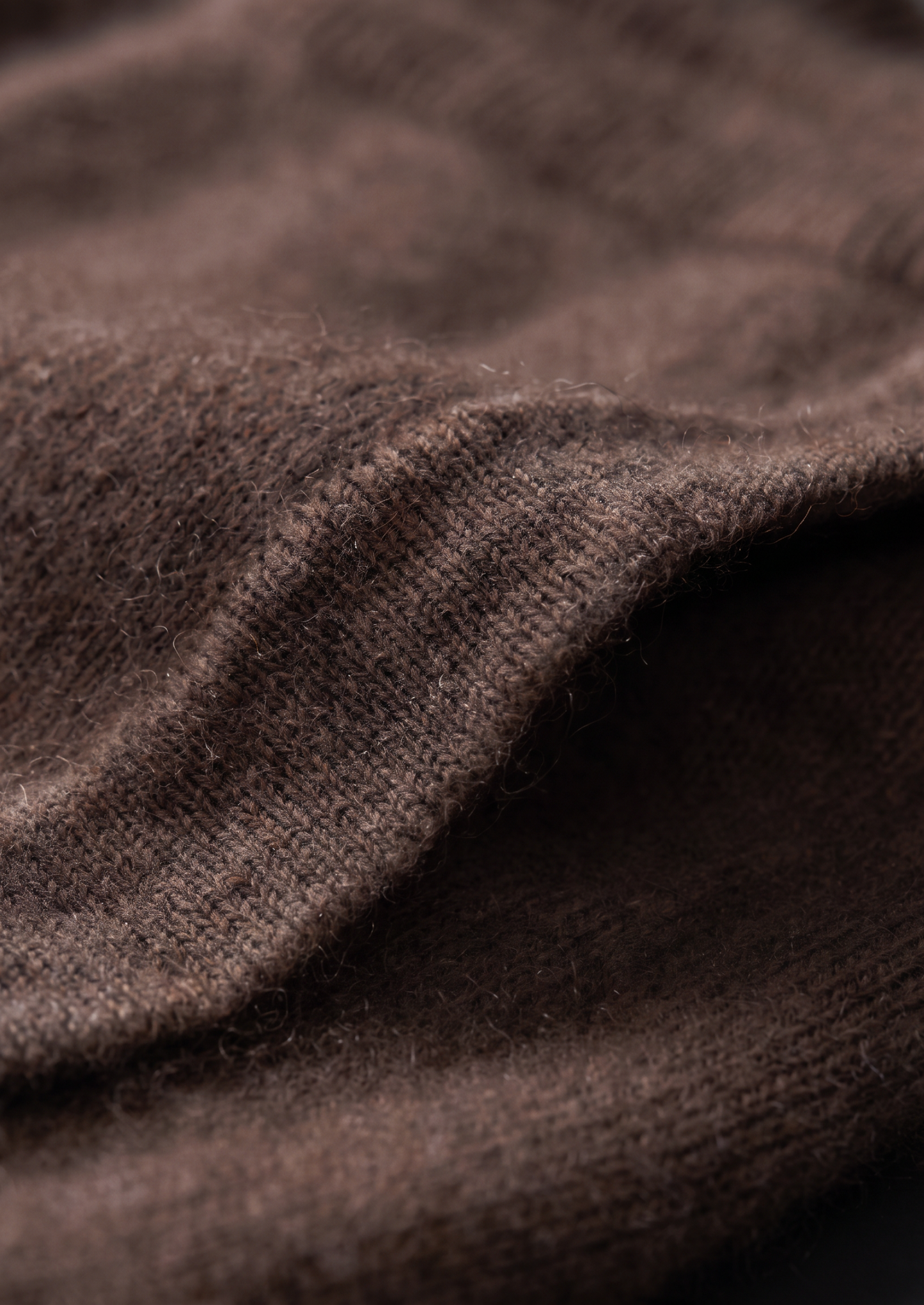 Conjunto Luzzo de Lana Merino Extrafina Pura Marrón Oscuro