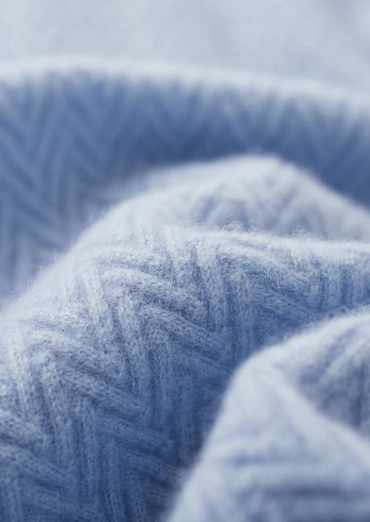 Premium Cashmere Zigzag Button Sweater | Solmar