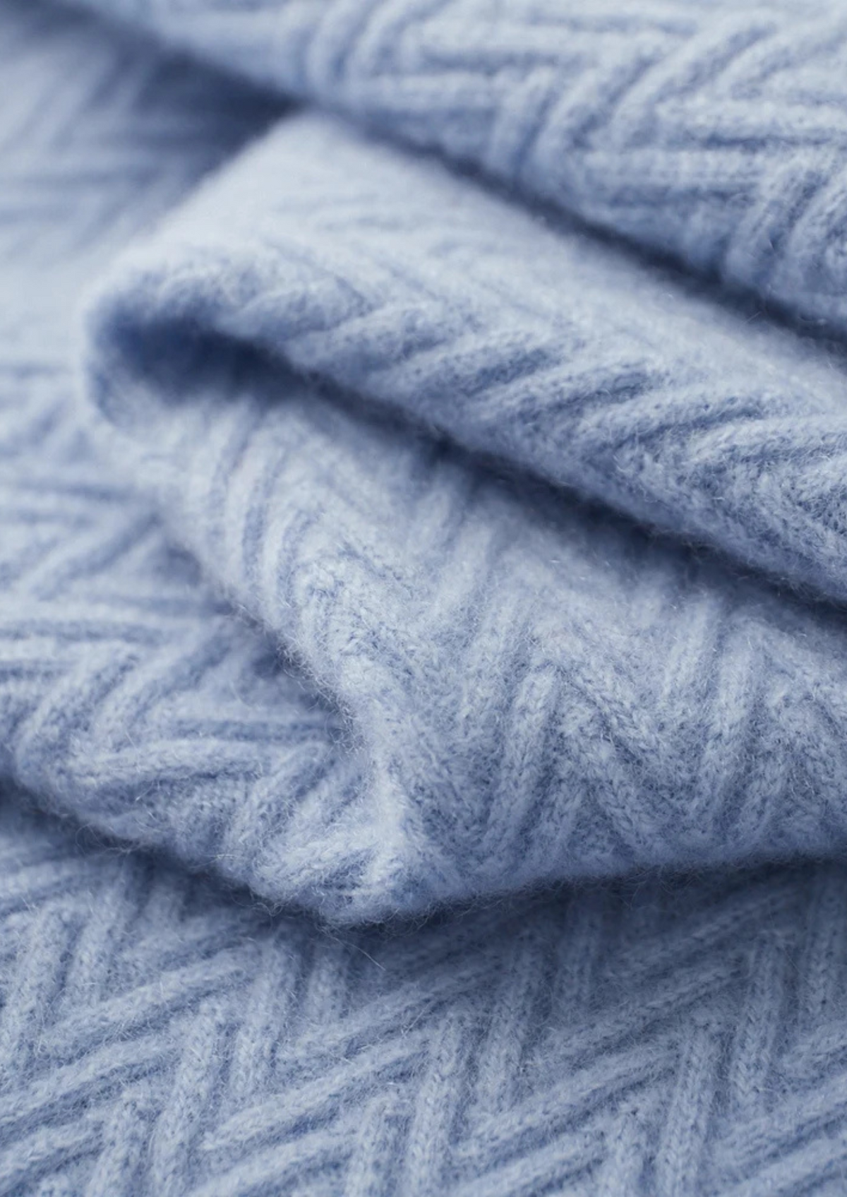 Premium Cashmere Zigzag Button Sweater | Solmar