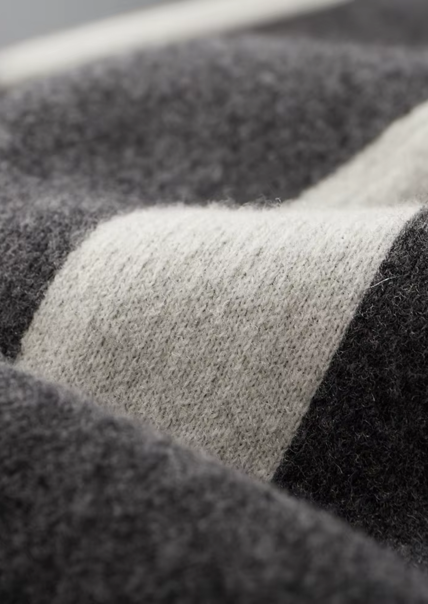 Pure Extra-Fine Merino Wool Wide Leisure Trousers | Solmar