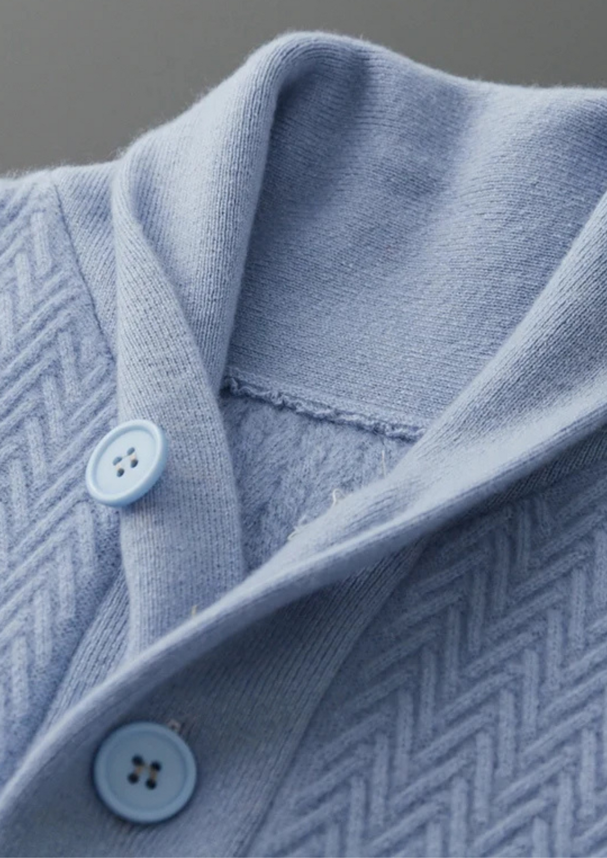Premium Cashmere Zigzag Button Sweater | Solmar
