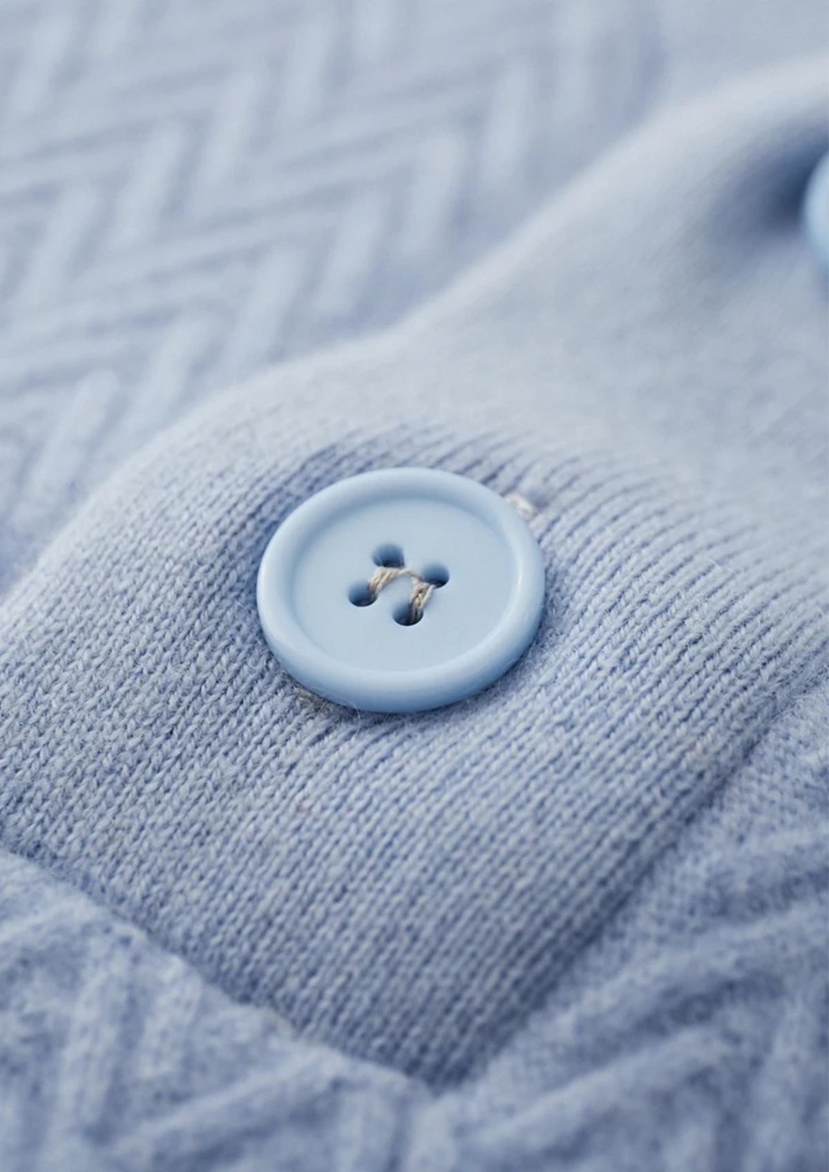 Premium Cashmere Zigzag Button Sweater | Solmar