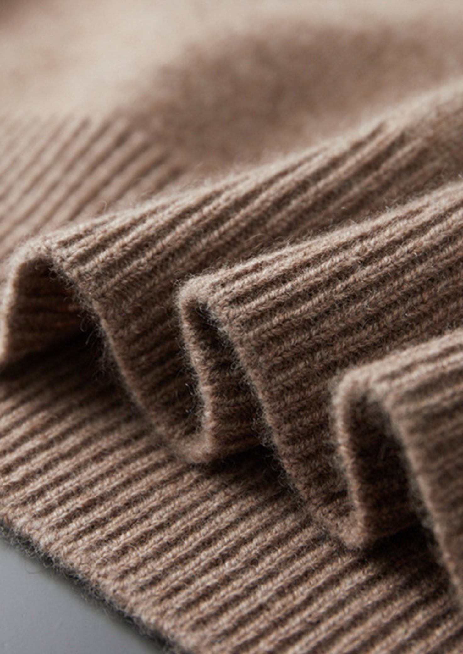 Pure Cashmere Essential V-Neck Sweater | Solmar