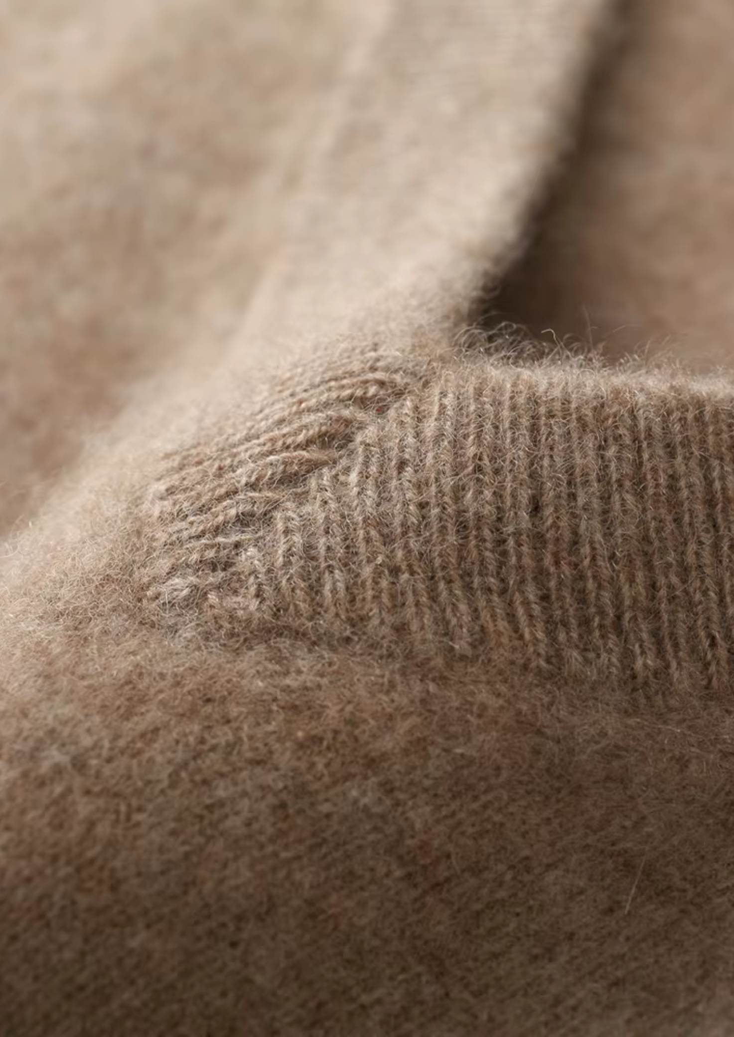 Pure Extra-Fine Merino Wool V-Neck Vest | Solmar