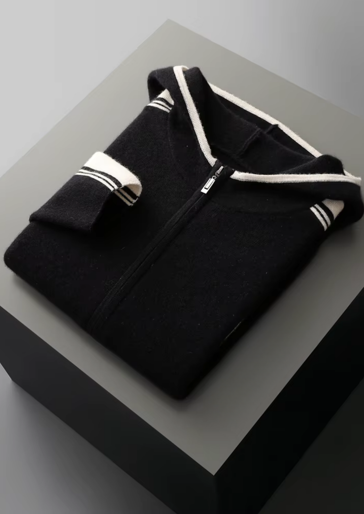 Pure Extra-Fine Merino Wool Black Damien Set | Solmar