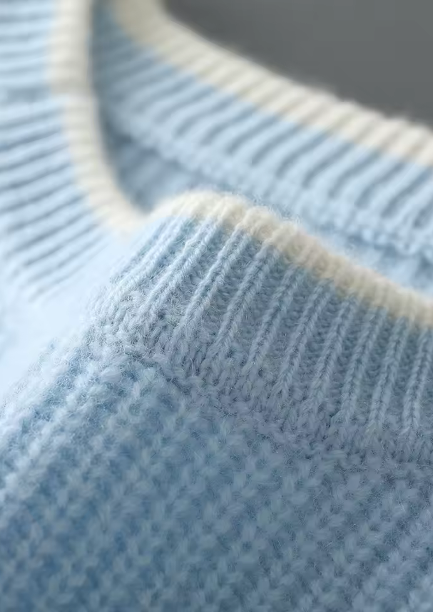 Pure Extra-Fine Merino Wool Two Tone Crewneck | Solmar
