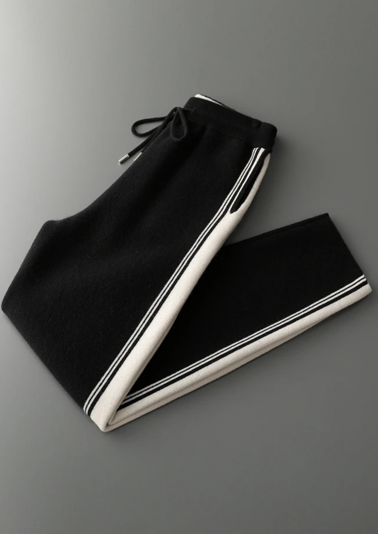 Pure Extra-Fine Merino Wool Black Damien Set | Solmar