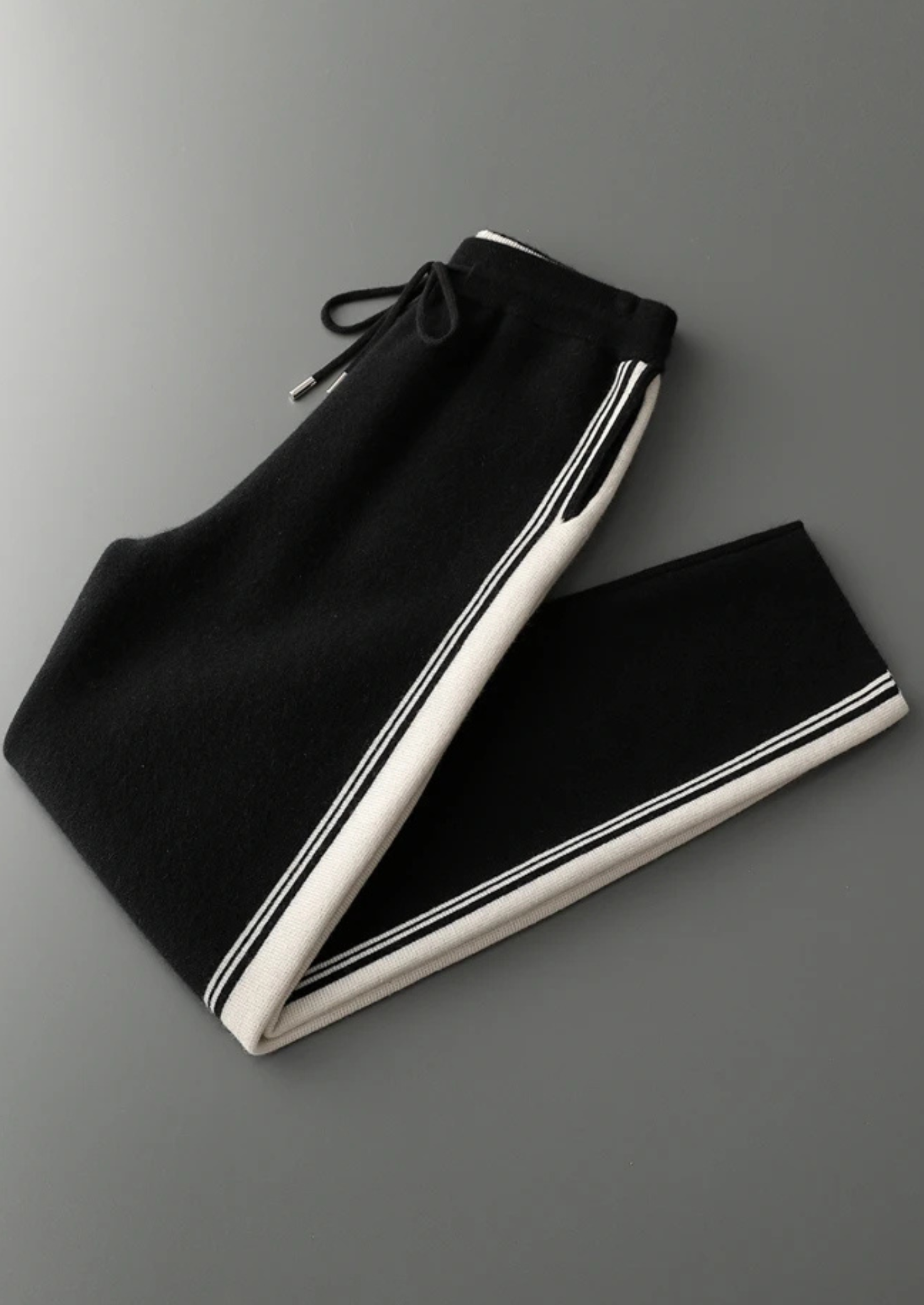 Pure Extra-Fine Merino Wool Black Damien Set | Solmar