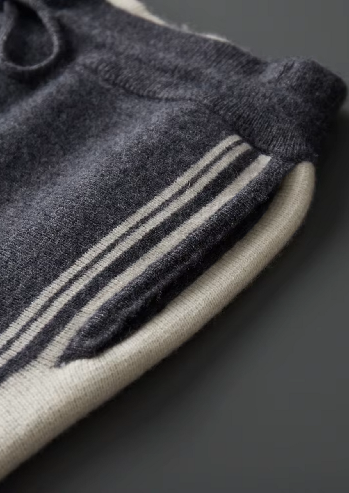 Pure Extra-Fine Merino Wool Dark Gray Damien Set | Solmar