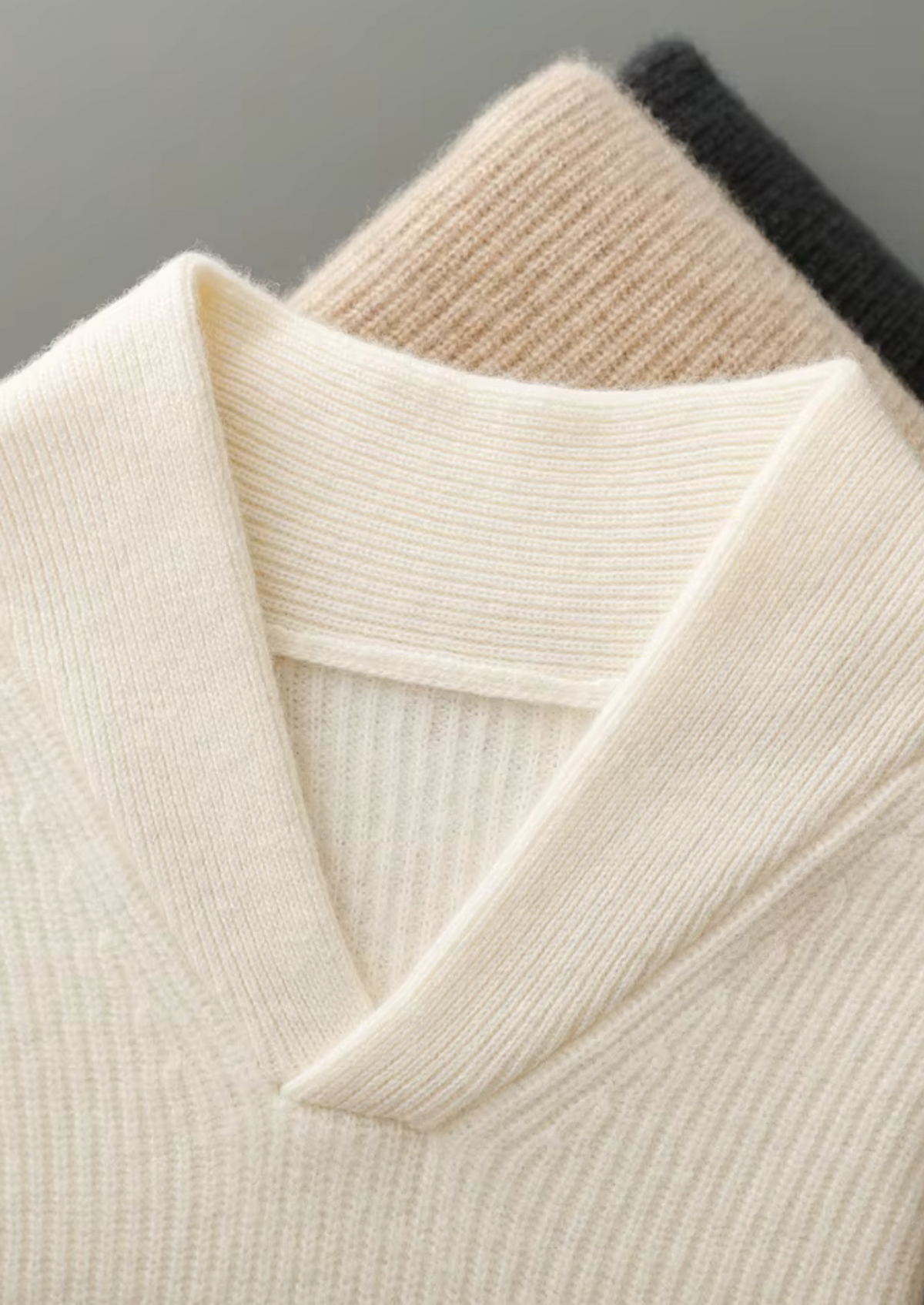 Jersey Acanalado de Cuello de Pico de Cachemira Premium