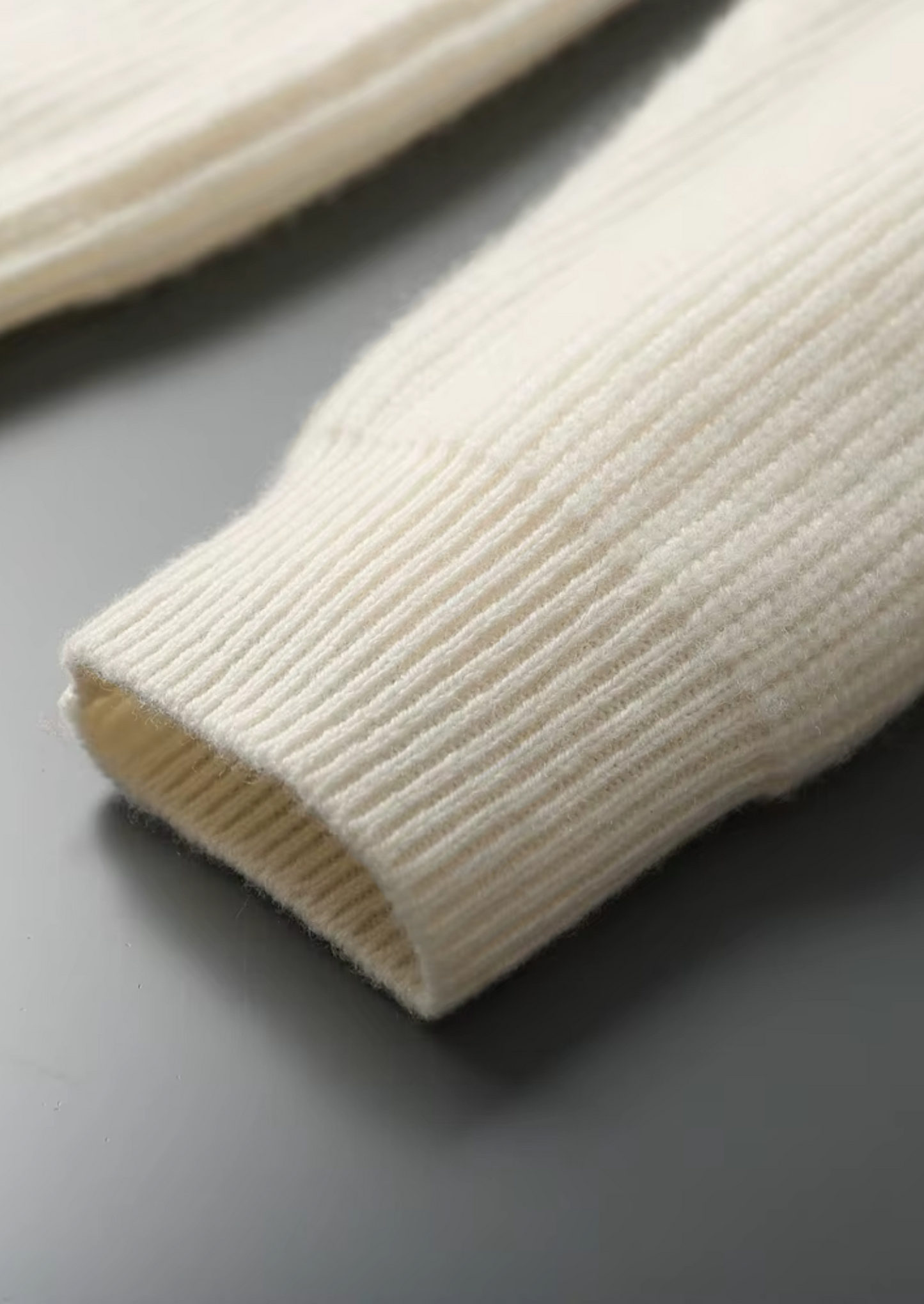 Jersey Acanalado de Cuello de Pico de Cachemira Premium