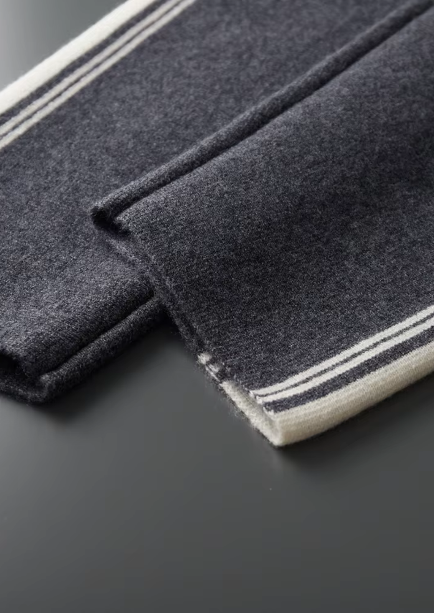 Pure Extra-Fine Merino Wool Dark Gray Damien Set | Solmar