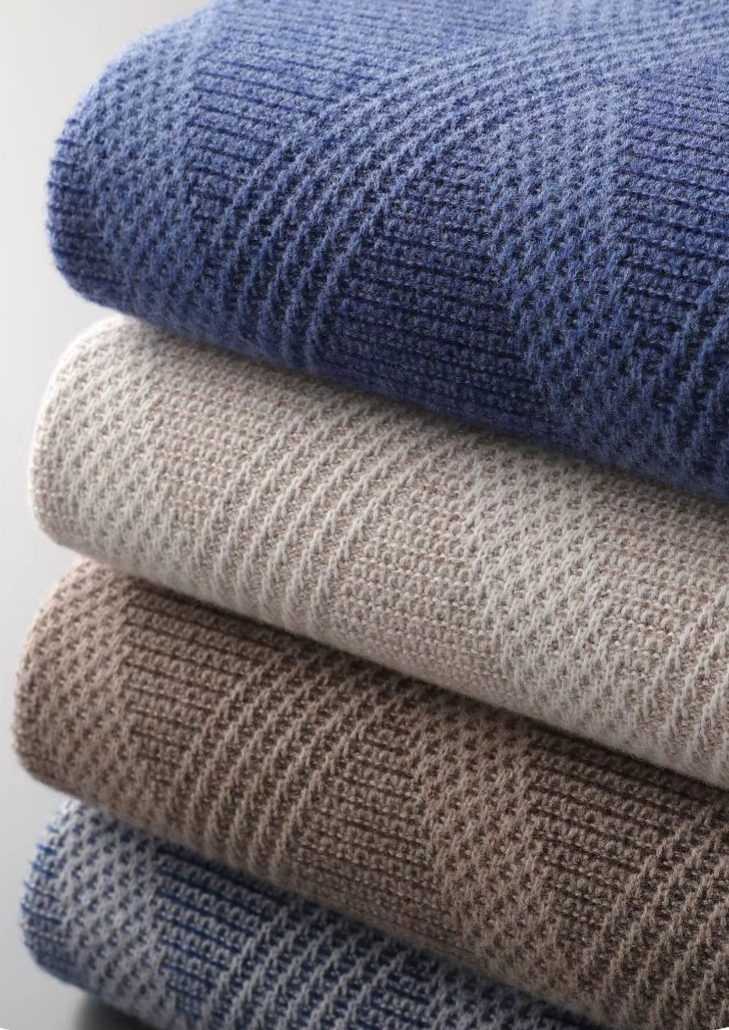 Pure Extra-Fine Merino Wool Two Tone Patterned Mockneck | Solmar