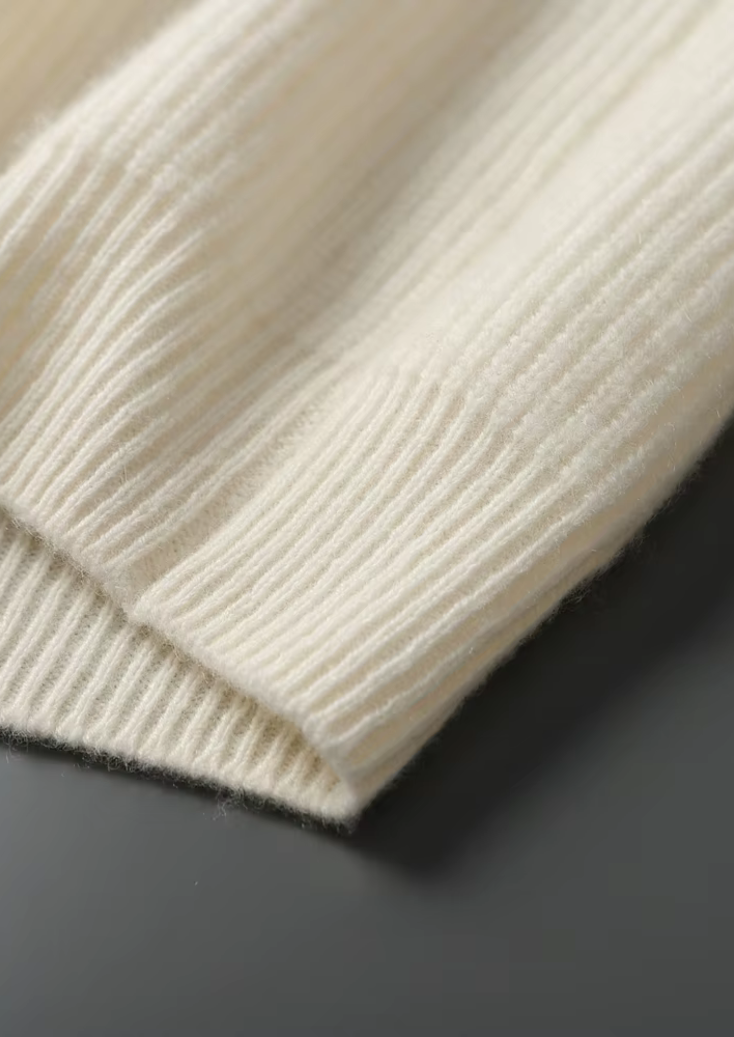 Premium Cashmere Ribbed V-Neck Sweater | Solmar