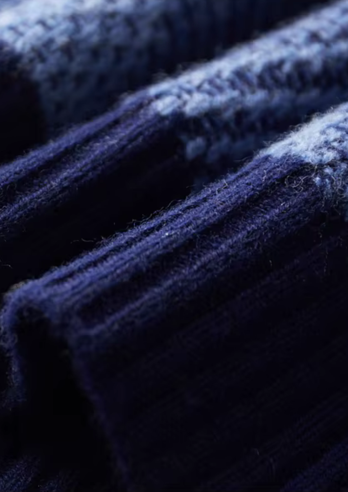 Pure Extra-Fine Merino Wool Two Tone Patterned Mockneck | Solmar