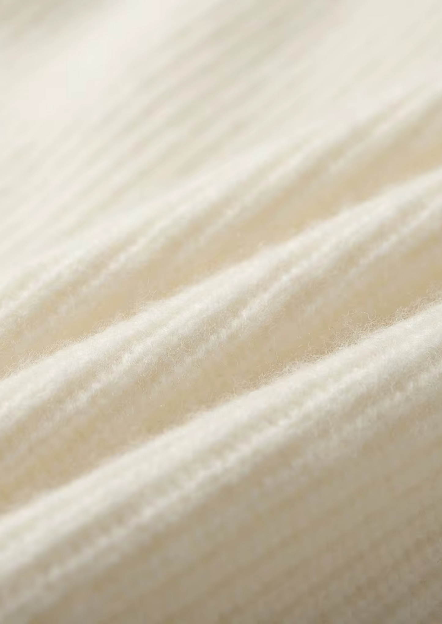 Premium Cashmere Ribbed V-Neck Sweater | Solmar