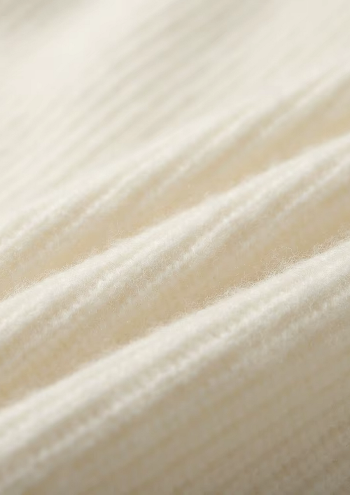 Premium Cashmere Ribbed V-Neck Sweater | Solmar