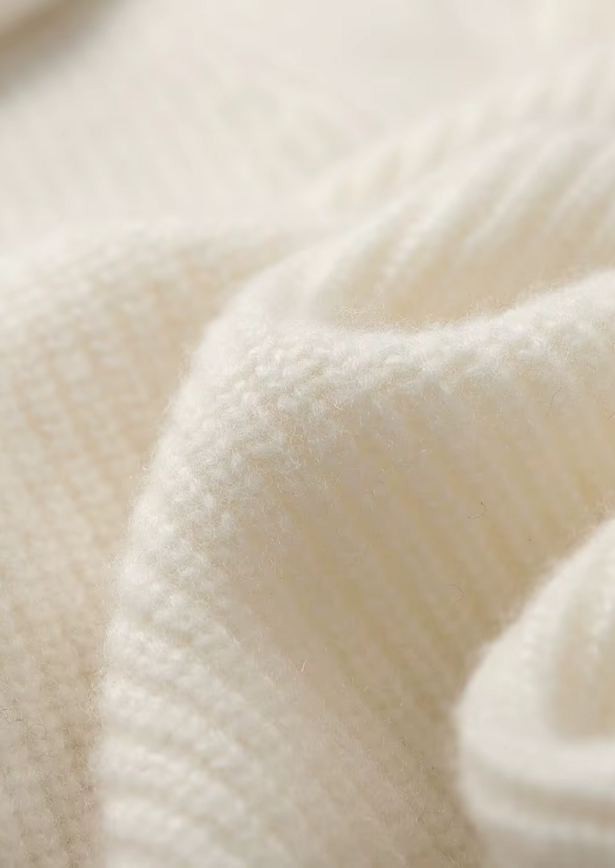 Premium Cashmere Ribbed V-Neck Sweater | Solmar