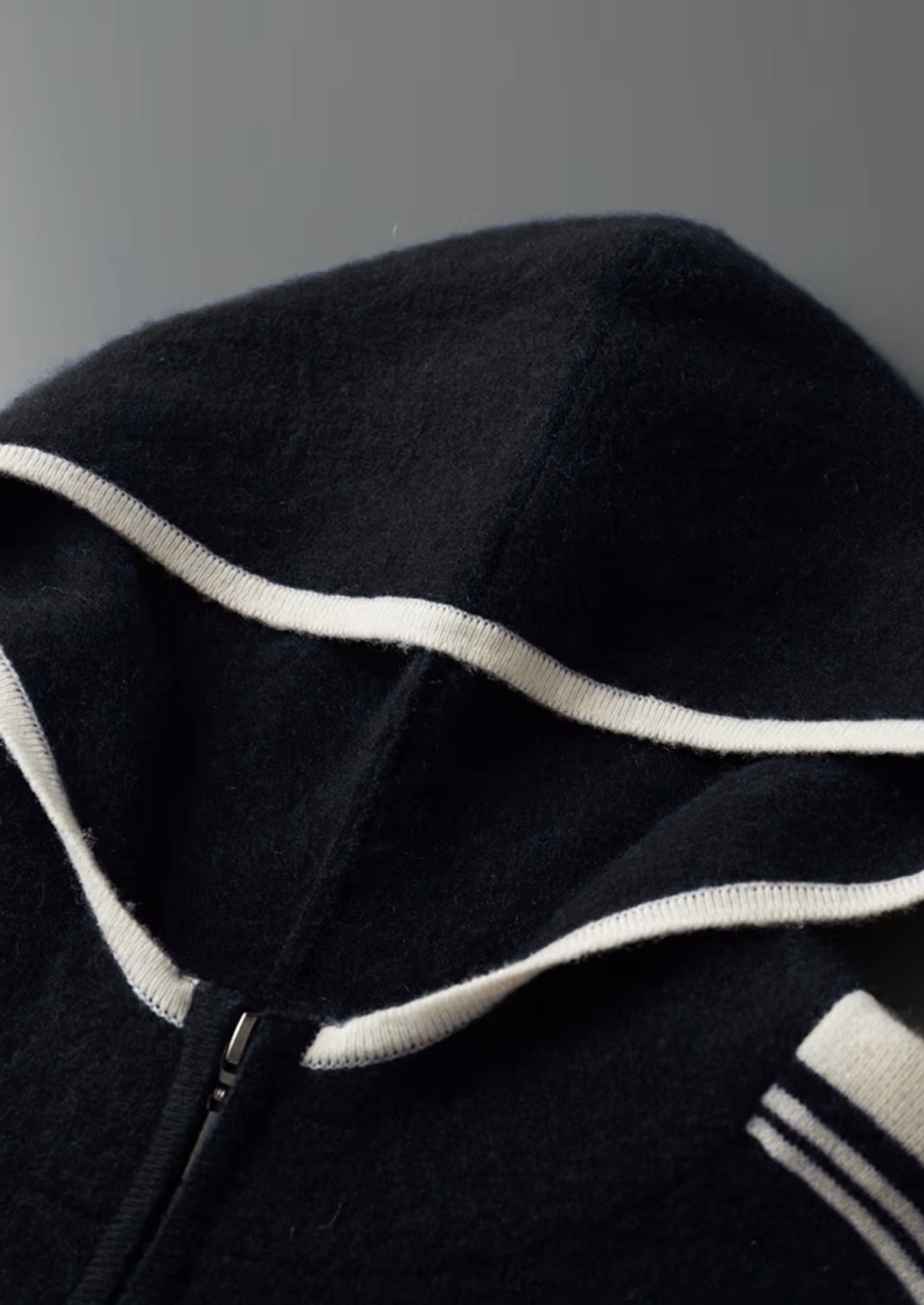 Pure Extra-Fine Merino Wool Black Damien Set | Solmar