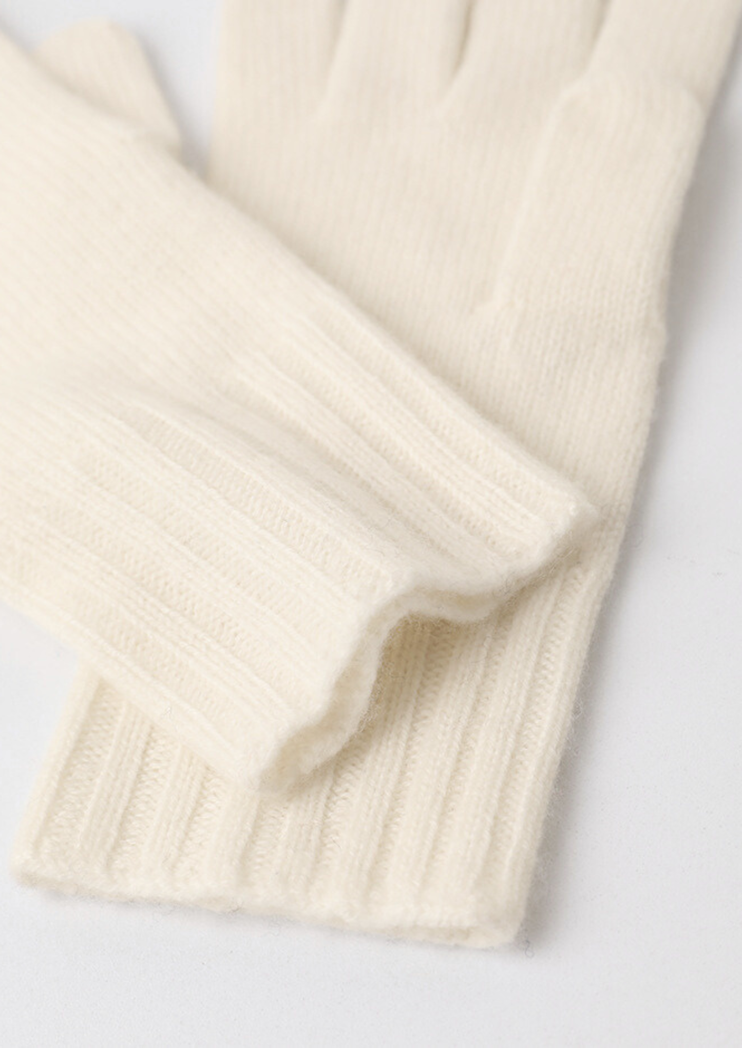 Pure Extra-Fine Merino Wool Wintertime Essentials - Ivory | Solmar
