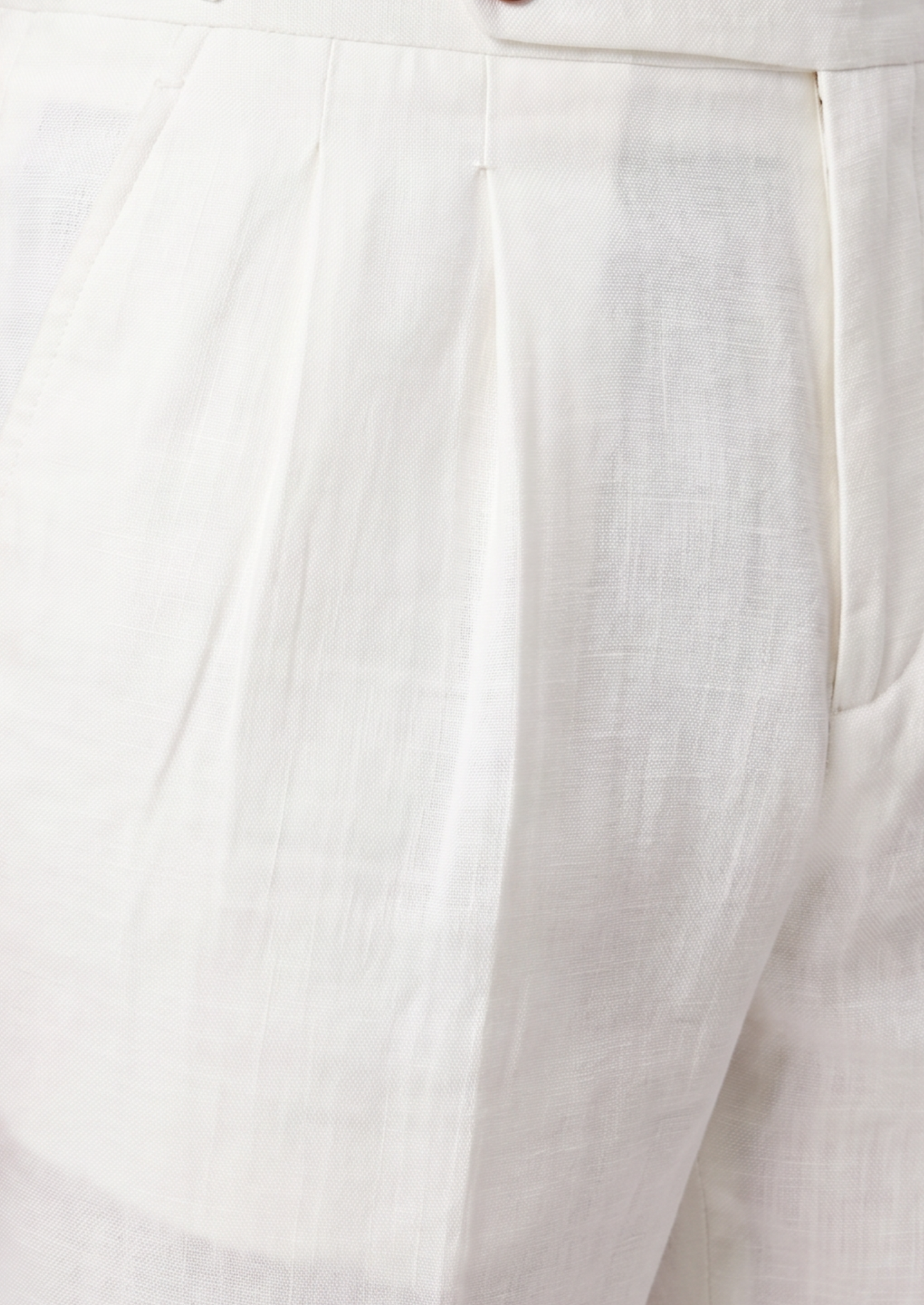 White Pleated Linen Seaside Shorts | Solmar