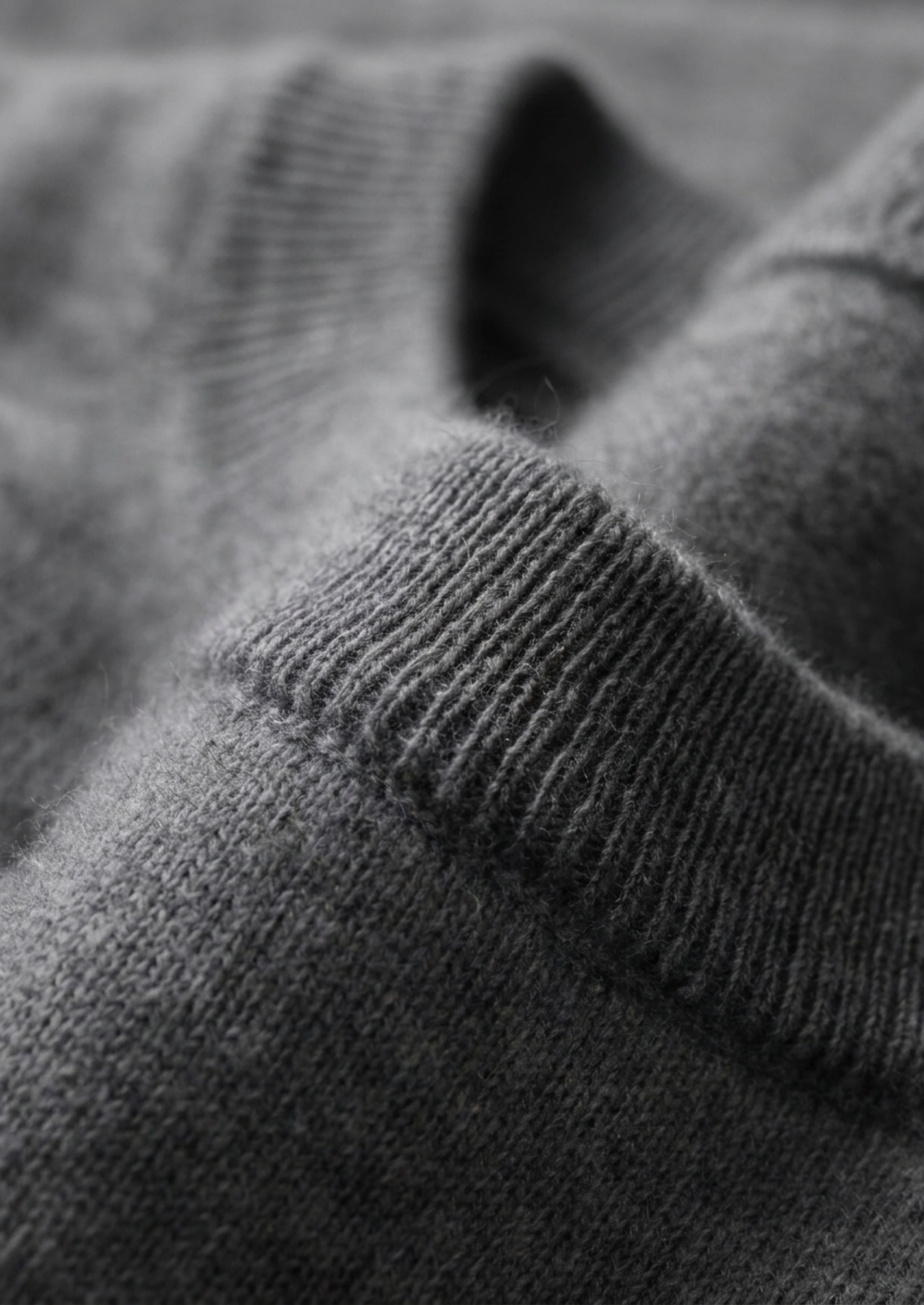Premium Cashmere Classic Crewneck T-Shirt - Dark Gray | Solmar