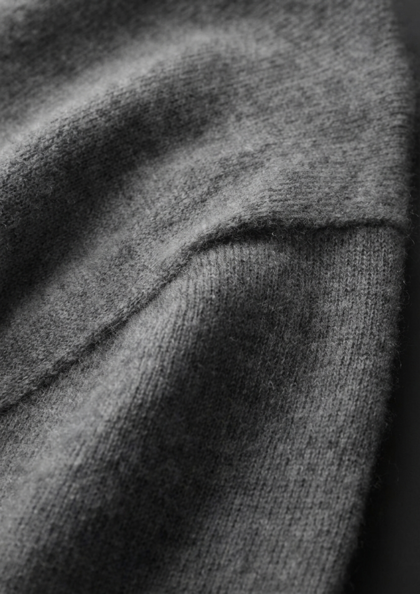 Premium Cashmere Classic Crewneck T-Shirt - Dark Gray | Solmar