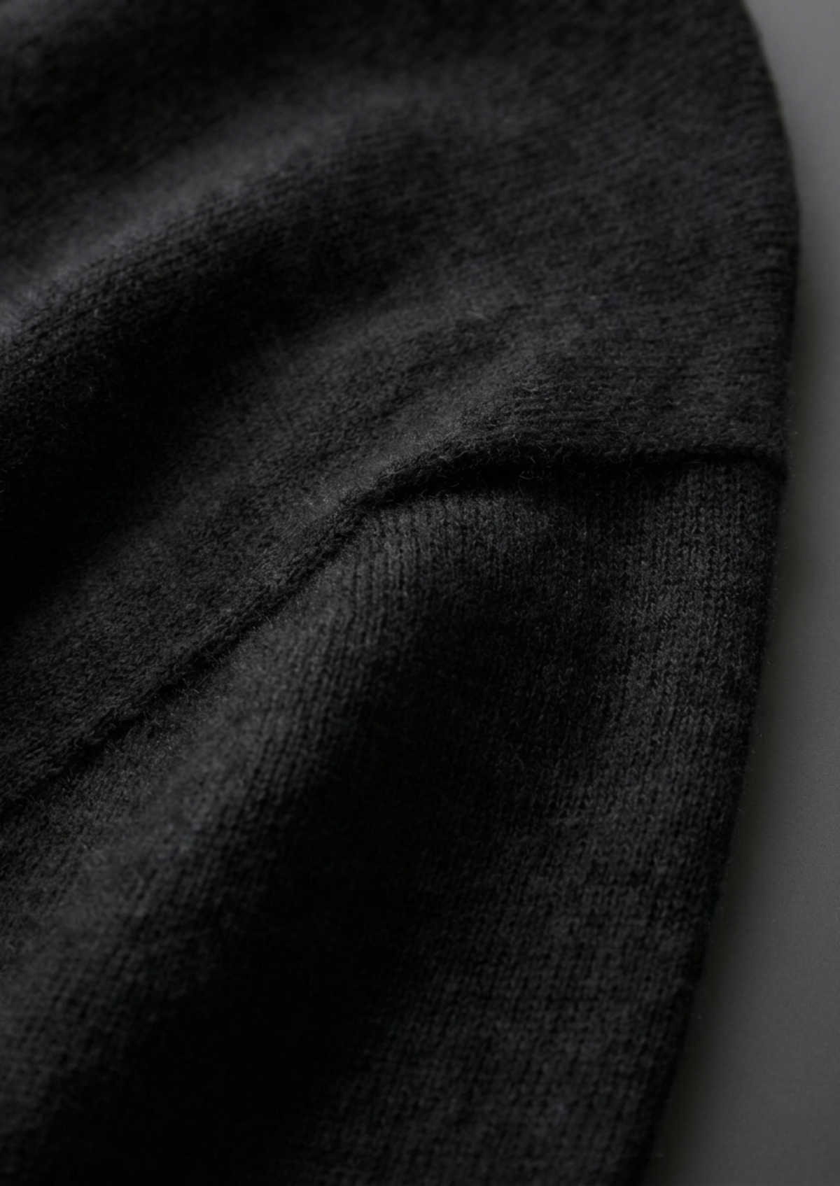 Premium Cashmere Classic Crewneck T-Shirt - Black | Solmar
