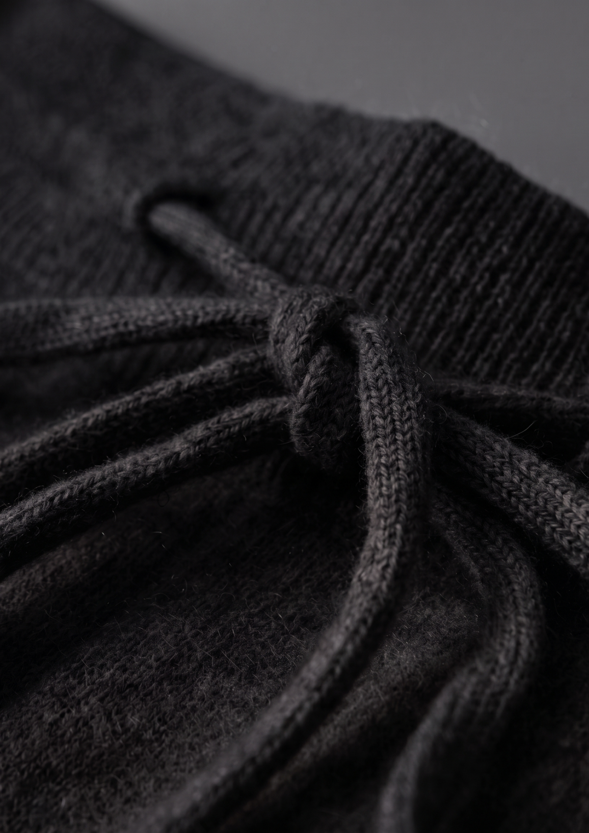 Pure Extra-Fine Merino Wool Black Luzzo Set | Solmar